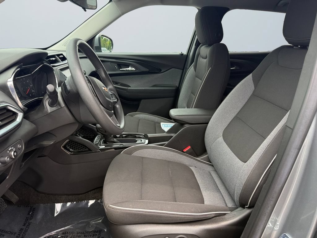 Used 2023 Chevrolet TrailBlazer LT FWD image 9