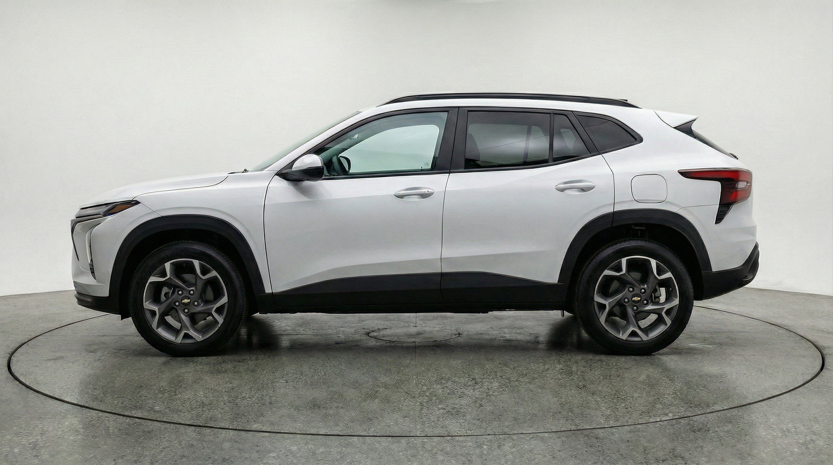 Used 2025 Chevrolet Trax LT w/ LT Convenience Package FWD image 5