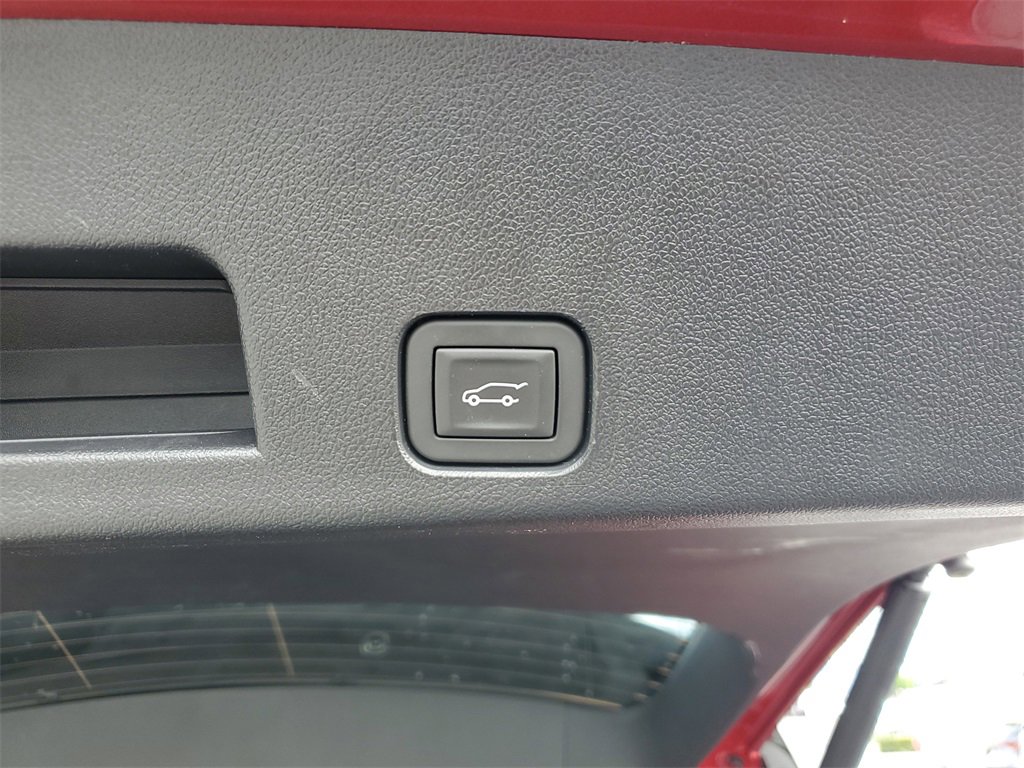 Used 2025 GMC Acadia Elevation image 10