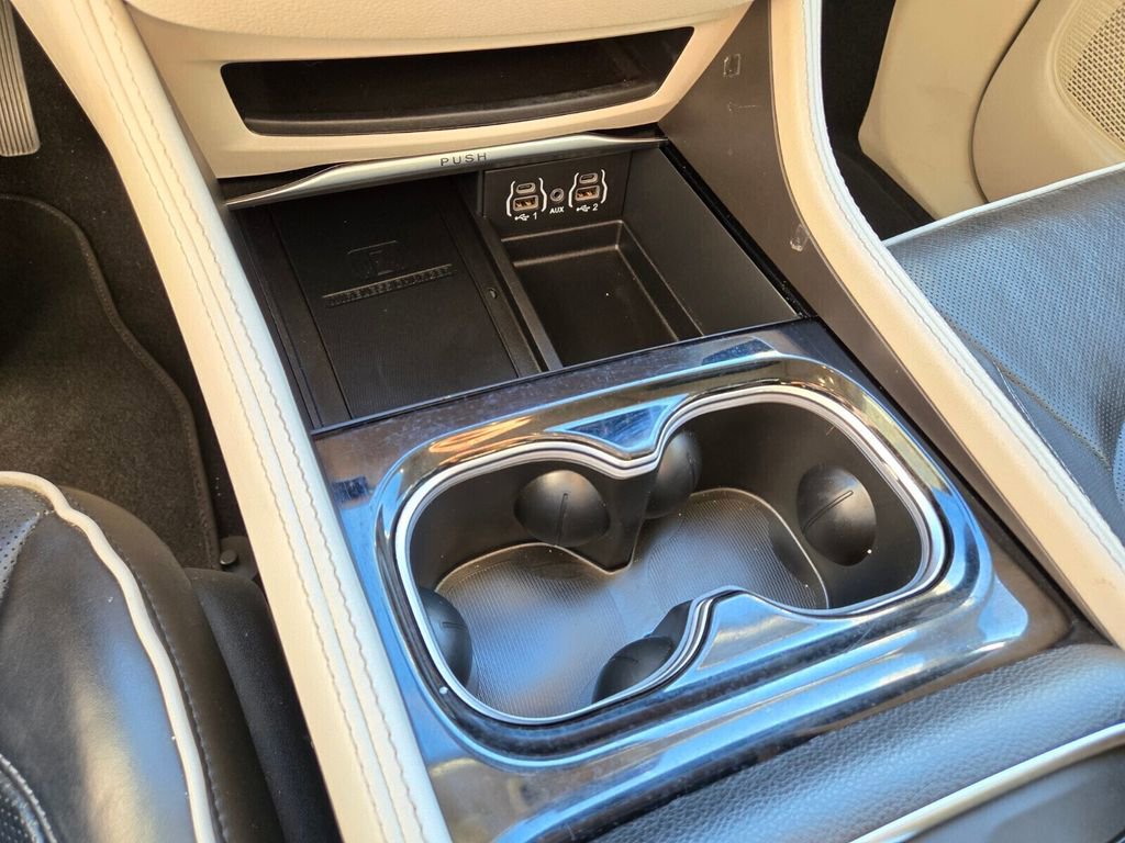 Used 2022 Chrysler Pacifica Limited image 30