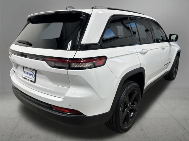 Used 2023 Jeep Grand Cherokee Altitude AWD/4WD image 5