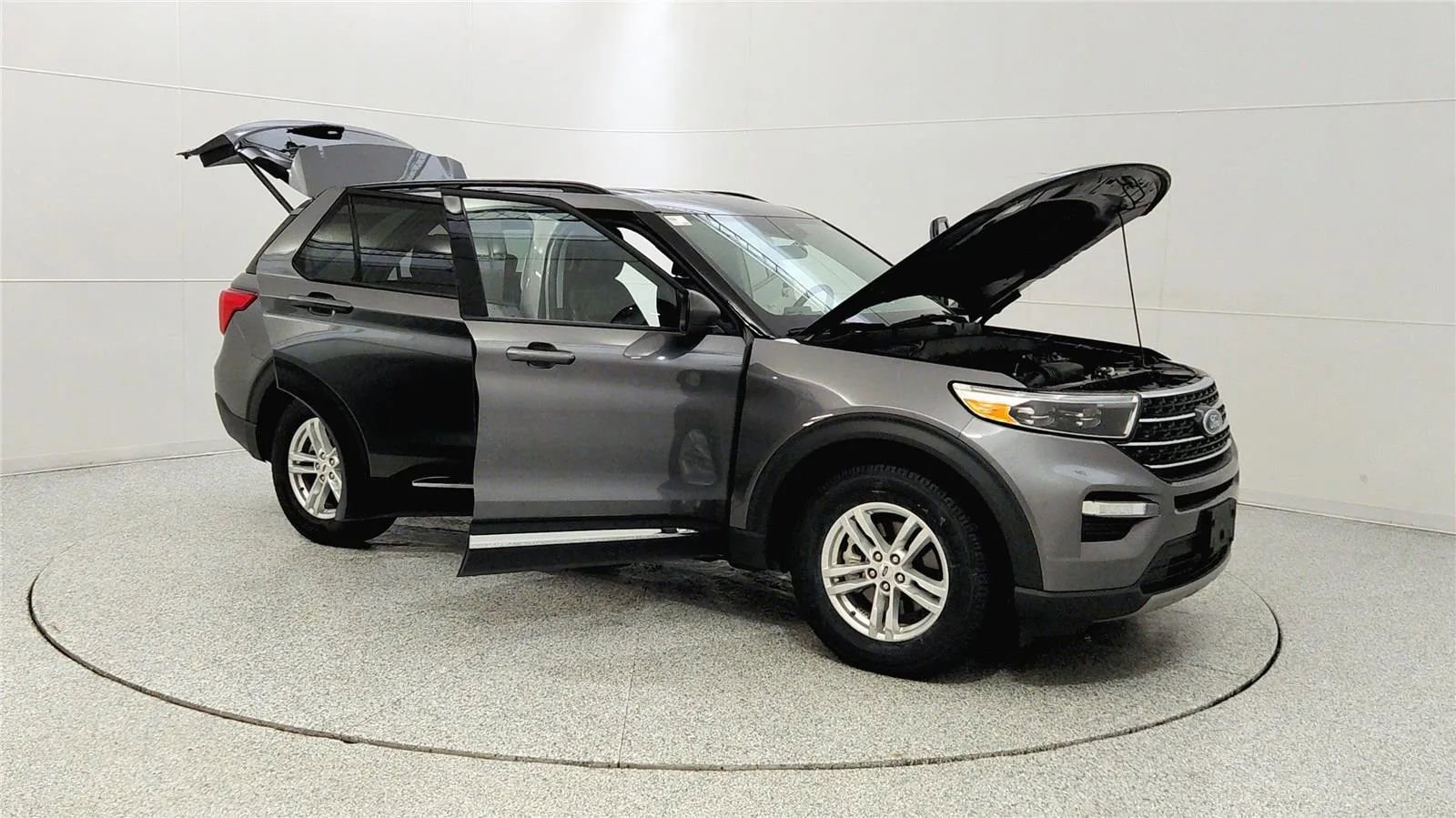 Used 2023 Ford Explorer XLT w/ Equipment Group 202A image 9