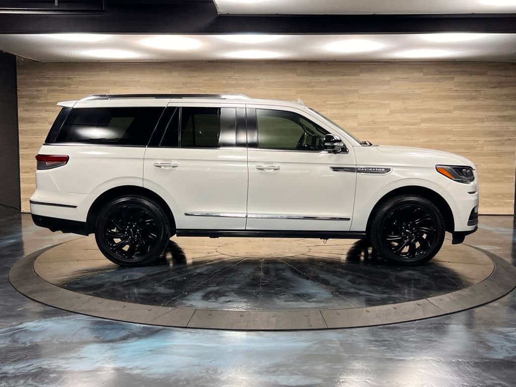 Used 2024 Lincoln Navigator Reserve AWD/4WD image 18