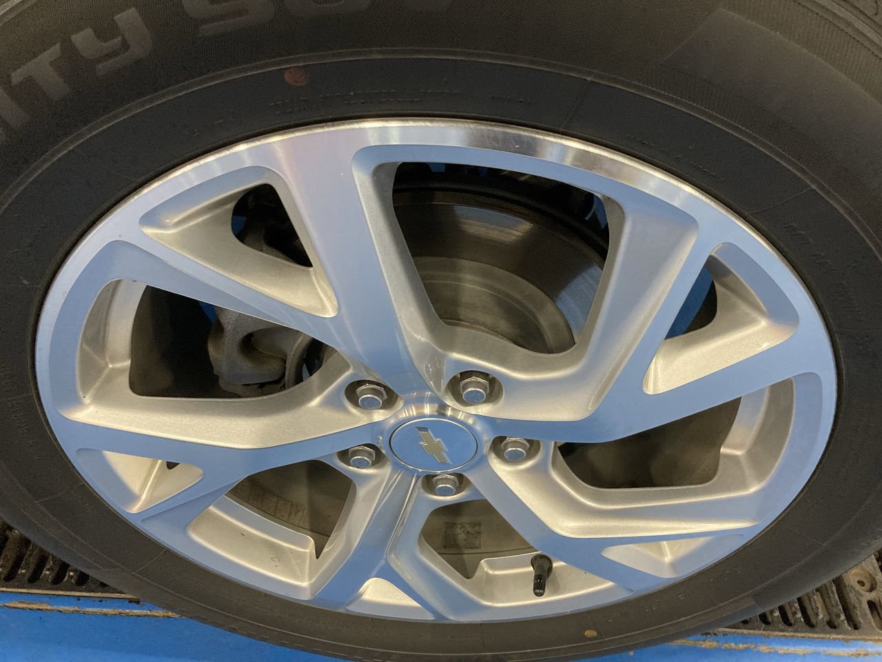Used 2019 Chevrolet Equinox LT AWD/4WD image 10