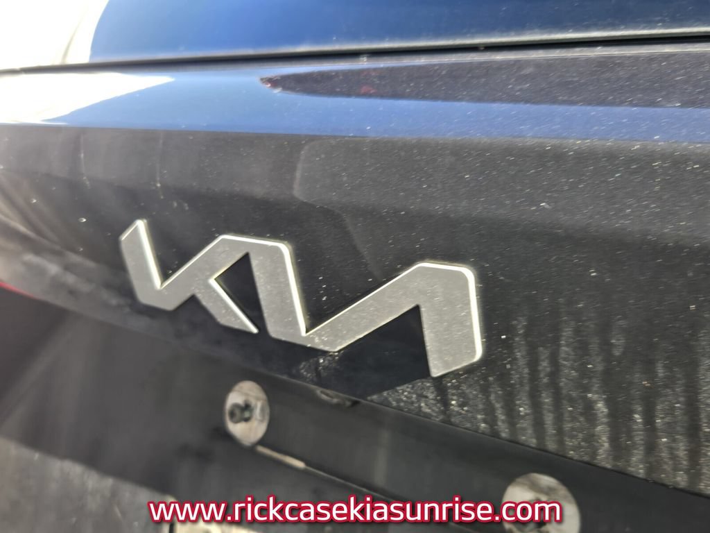 Used 2022 Kia Sorento EX w/ Panoramic Sunroof Package FWD image 5