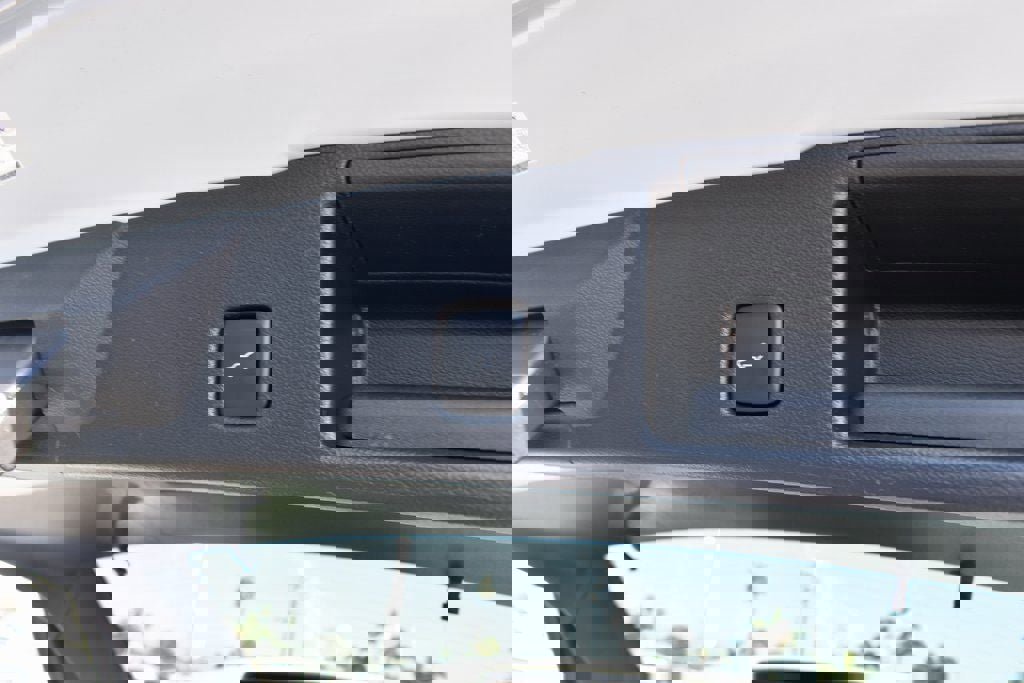 New 2025 Ford Escape SE w/ PHEV Premium Package image 7