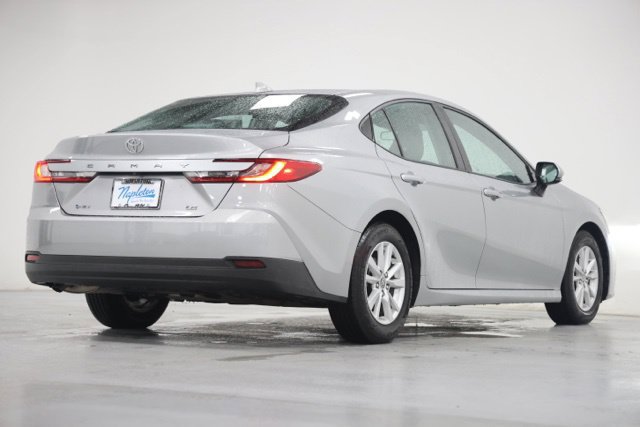 Used 2025 Toyota Camry LE FWD image 15