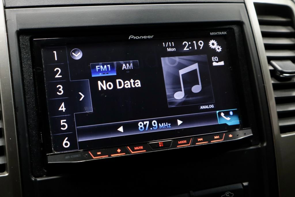 Used 2011 Nissan Frontier SL image 2