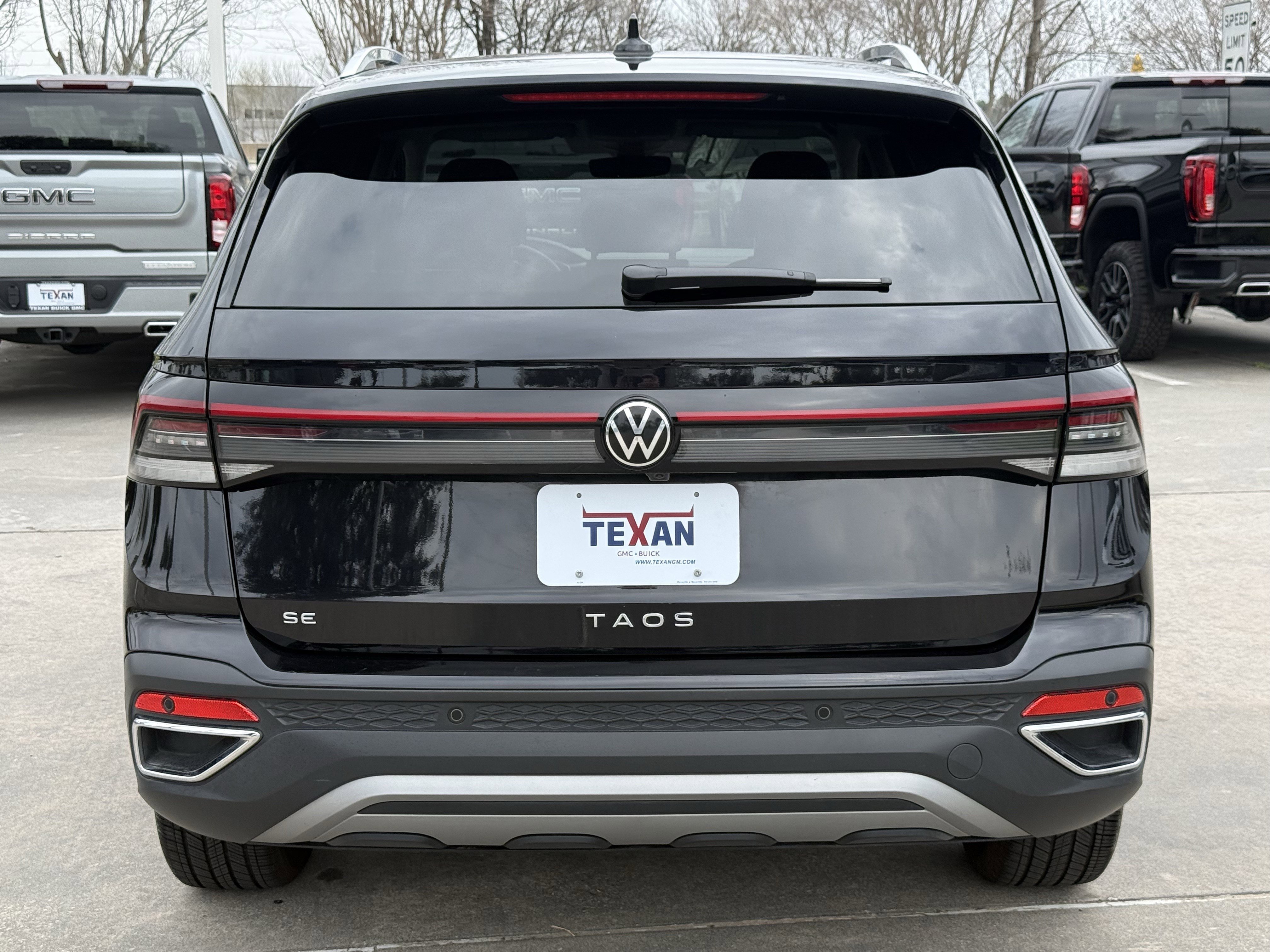 Used 2025 Volkswagen Taos SE image 6