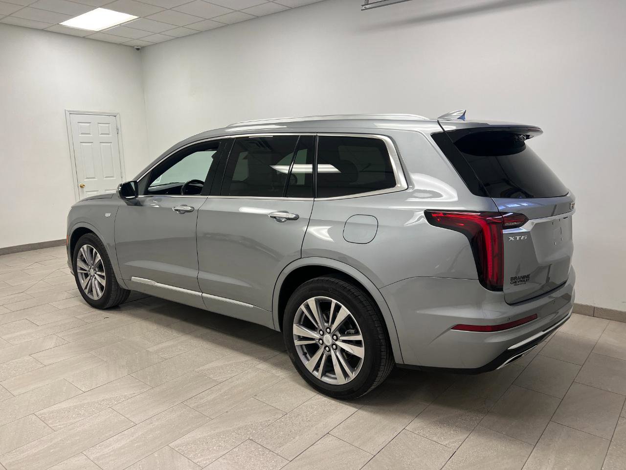 Used 2024 Cadillac XT6 Premium Luxury image 11