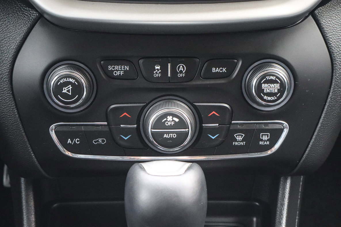 Used 2015 Jeep Cherokee Trailhawk w/ Comfort/Convenience Group AWD/4WD image 24
