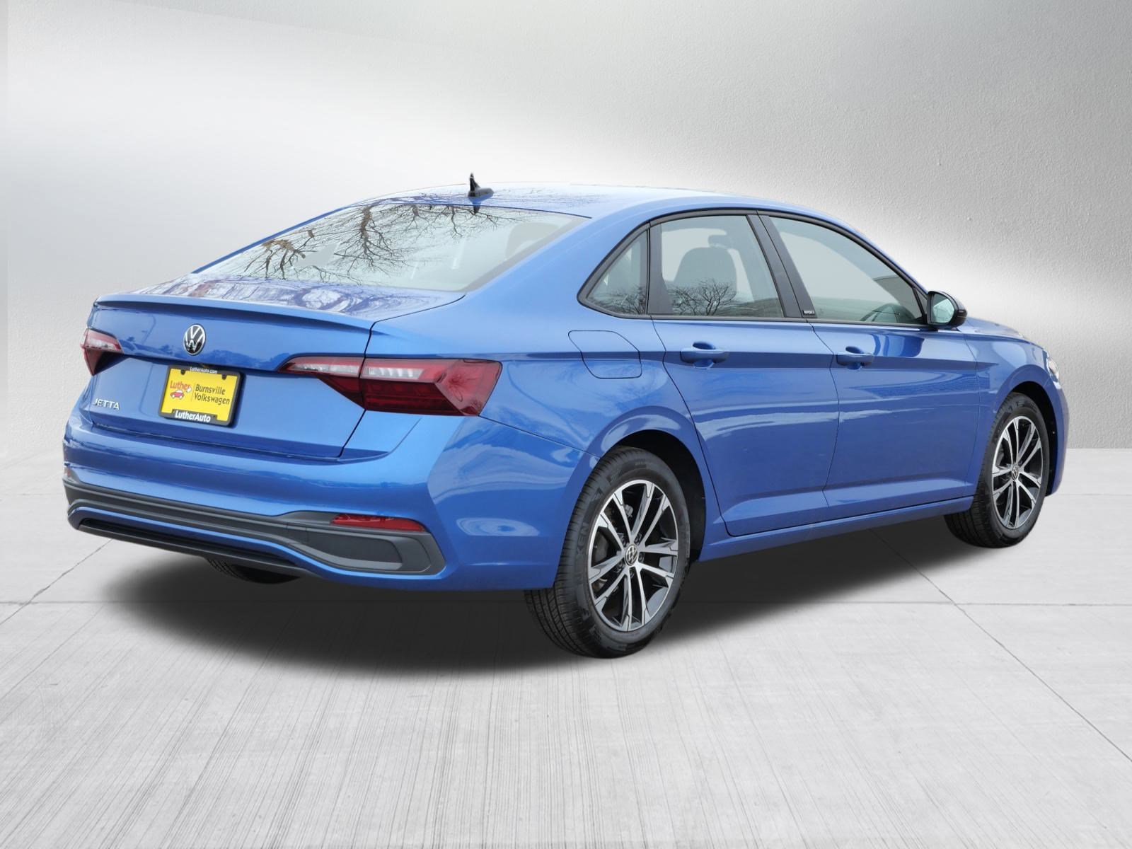 Certified 2024 Volkswagen Jetta Sport image 7