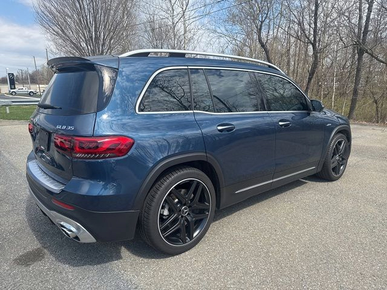 Used 2023 Mercedes-Benz GLB 35 AMG 4MATIC image 3