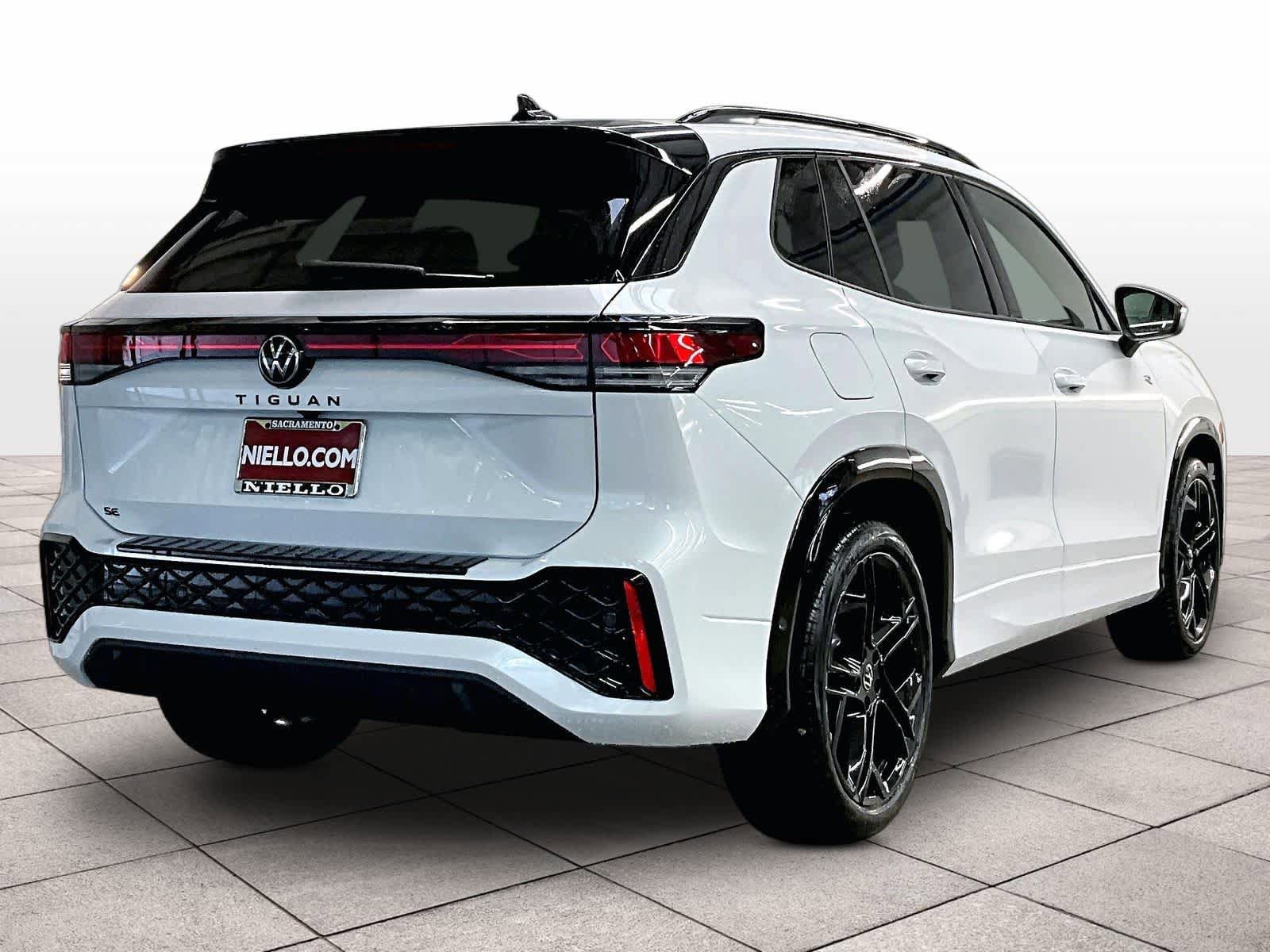 New 2026 Volkswagen Tiguan SE R-Line FWD image 4