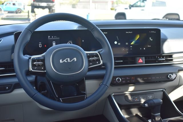New 2026 Kia Carnival EX FWD image 21