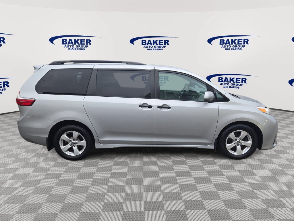Used 2020 Toyota Sienna L FWD image 2