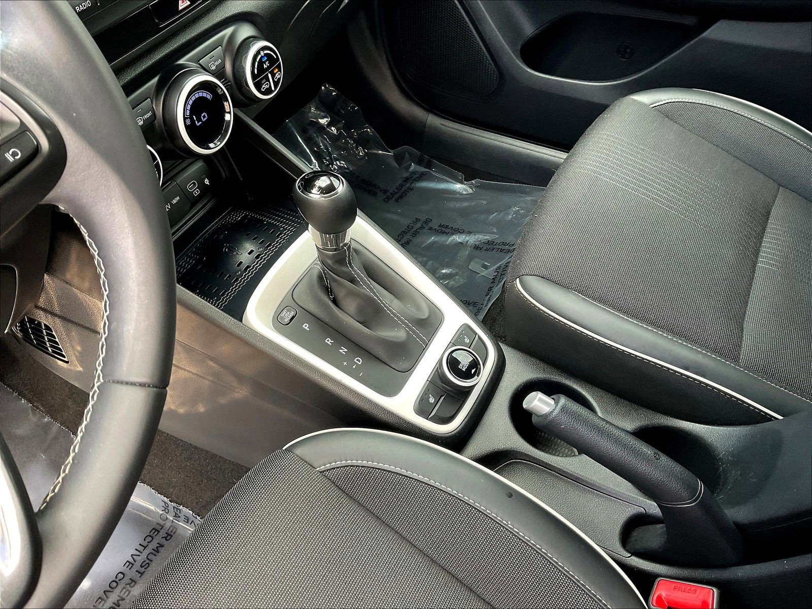 Certified 2024 Hyundai Venue Limited FWD image 18