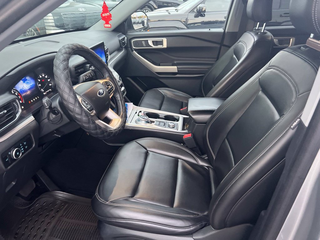 Used 2023 Ford Explorer XLT w/ Equipment Group 202A AWD/4WD image 7