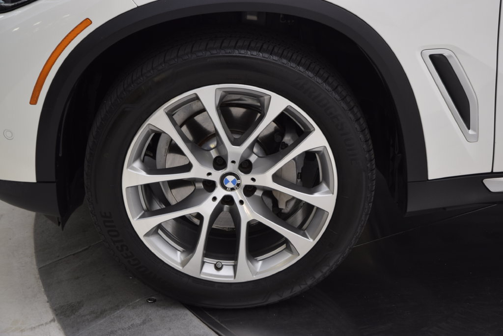 Used 2022 BMW X5 xDrive40i w/ Parking Assistance Package AWD/4WD image 12