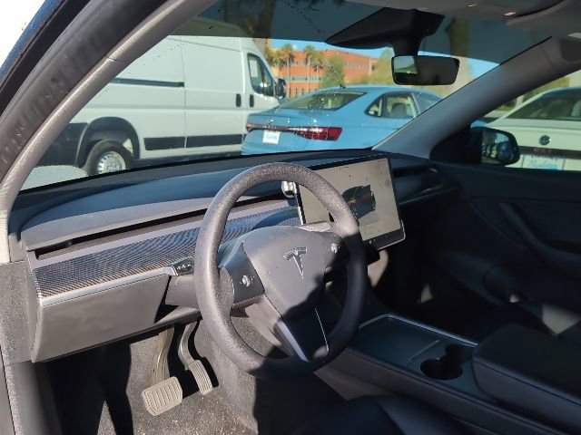 Used 2022 Tesla Model Y Long Range image 8