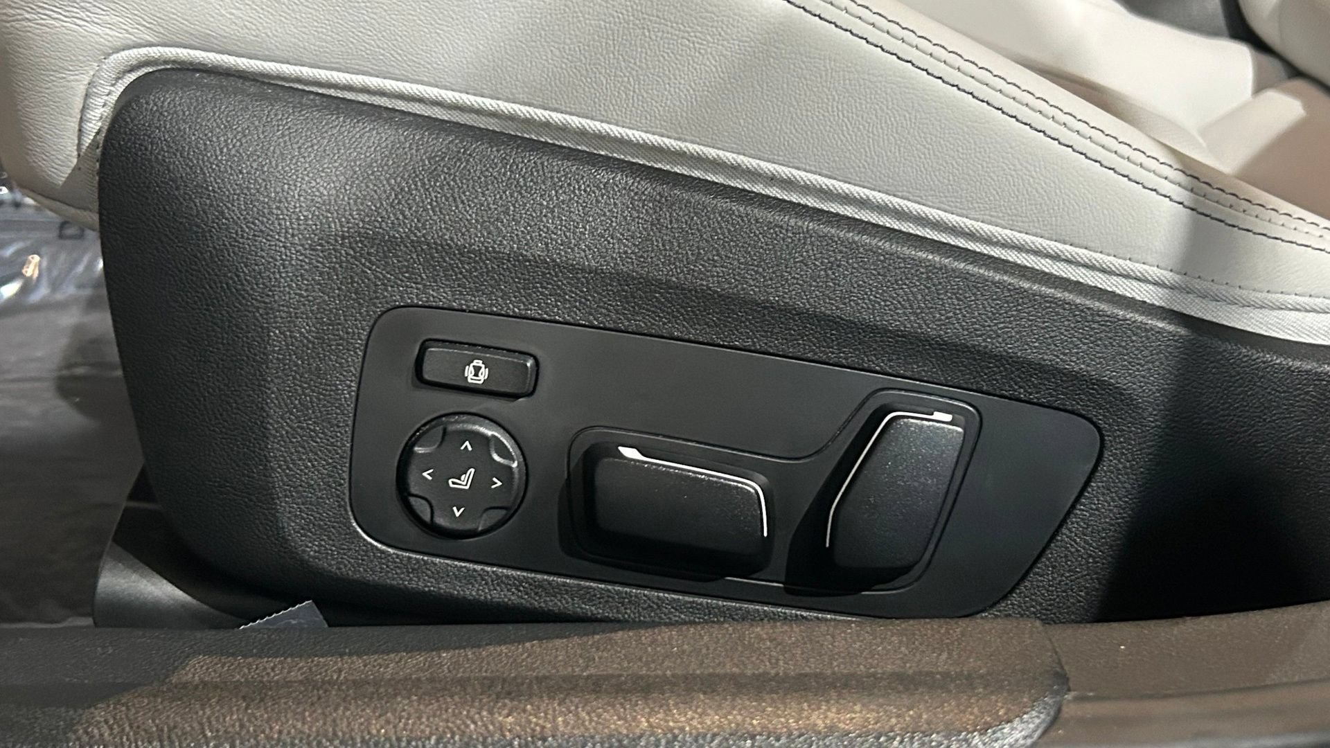 Used 2024 BMW M3 RWD image 40