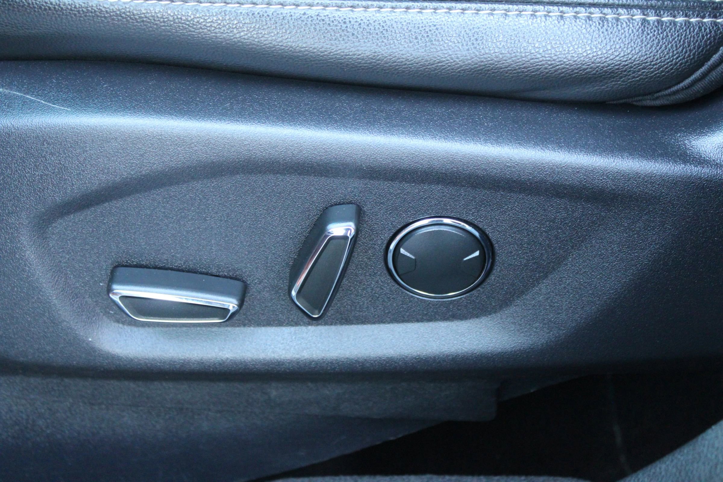 Used 2017 Ford Explorer Limited image 21