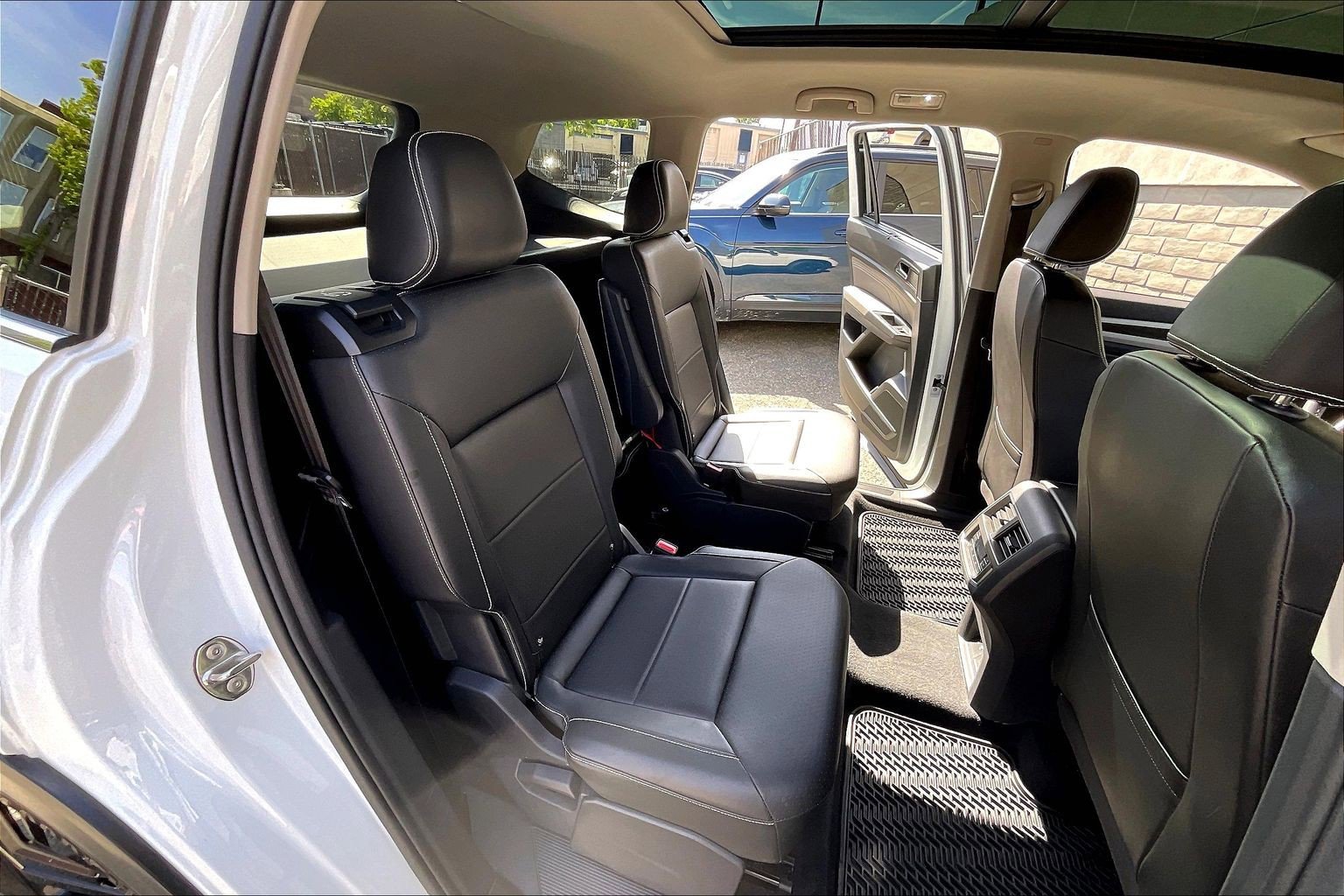 Certified 2023 Volkswagen Atlas SE w/ Panoramic Sunroof Package AWD/4WD image 26