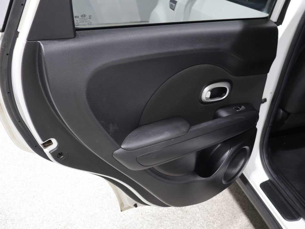 Used 2018 Kia Soul FWD image 17