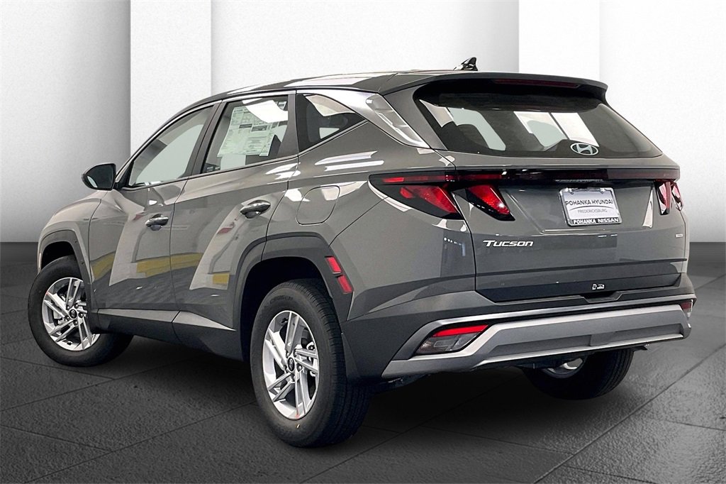New 2025 Hyundai Tucson SE image 3