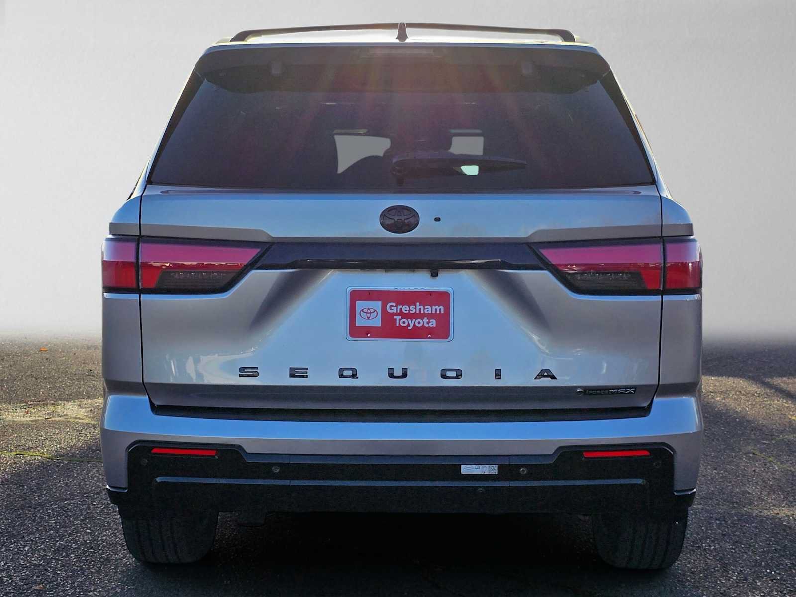 Used 2025 Toyota Sequoia Platinum AWD/4WD image 5