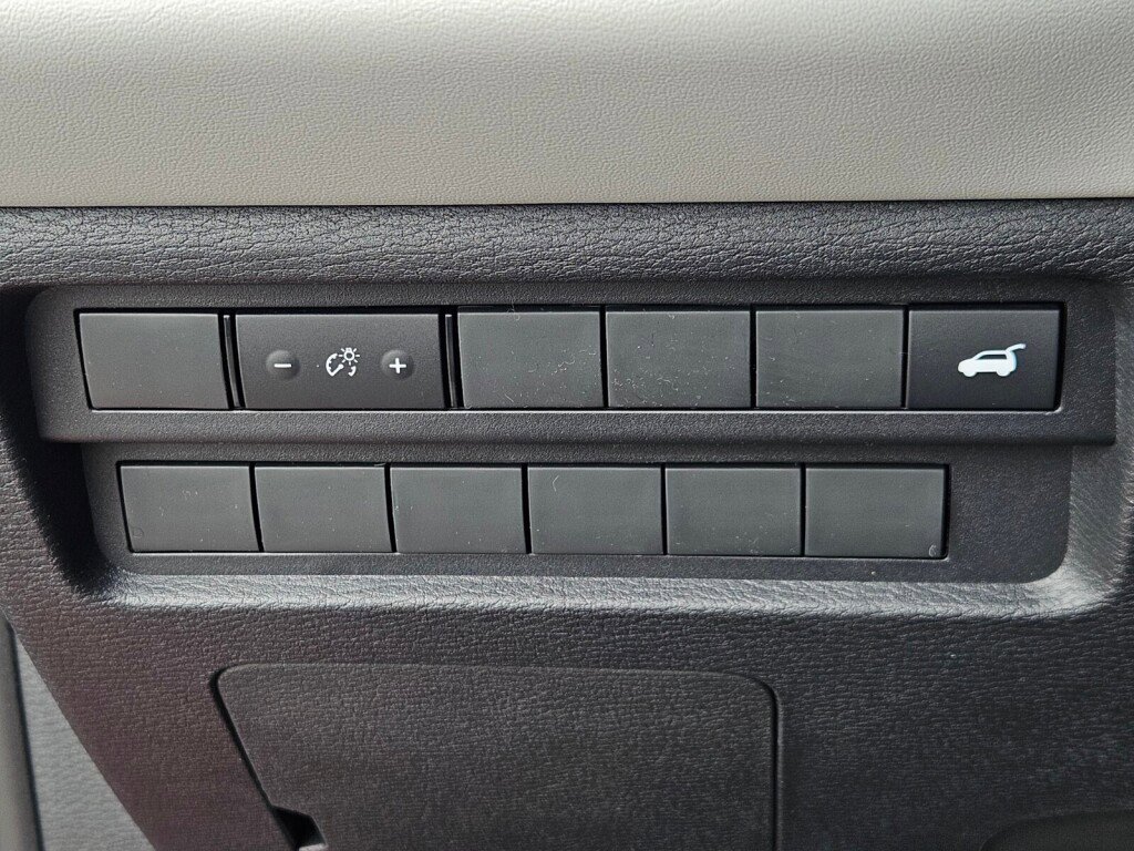 New 2025 Mitsubishi Outlander SE image 23