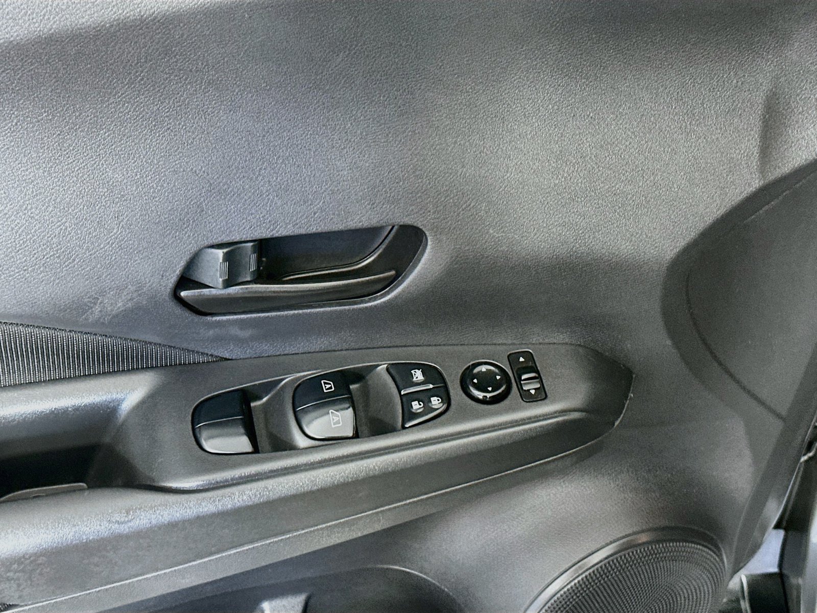 Certified 2022 Nissan Kicks S FWD image 17