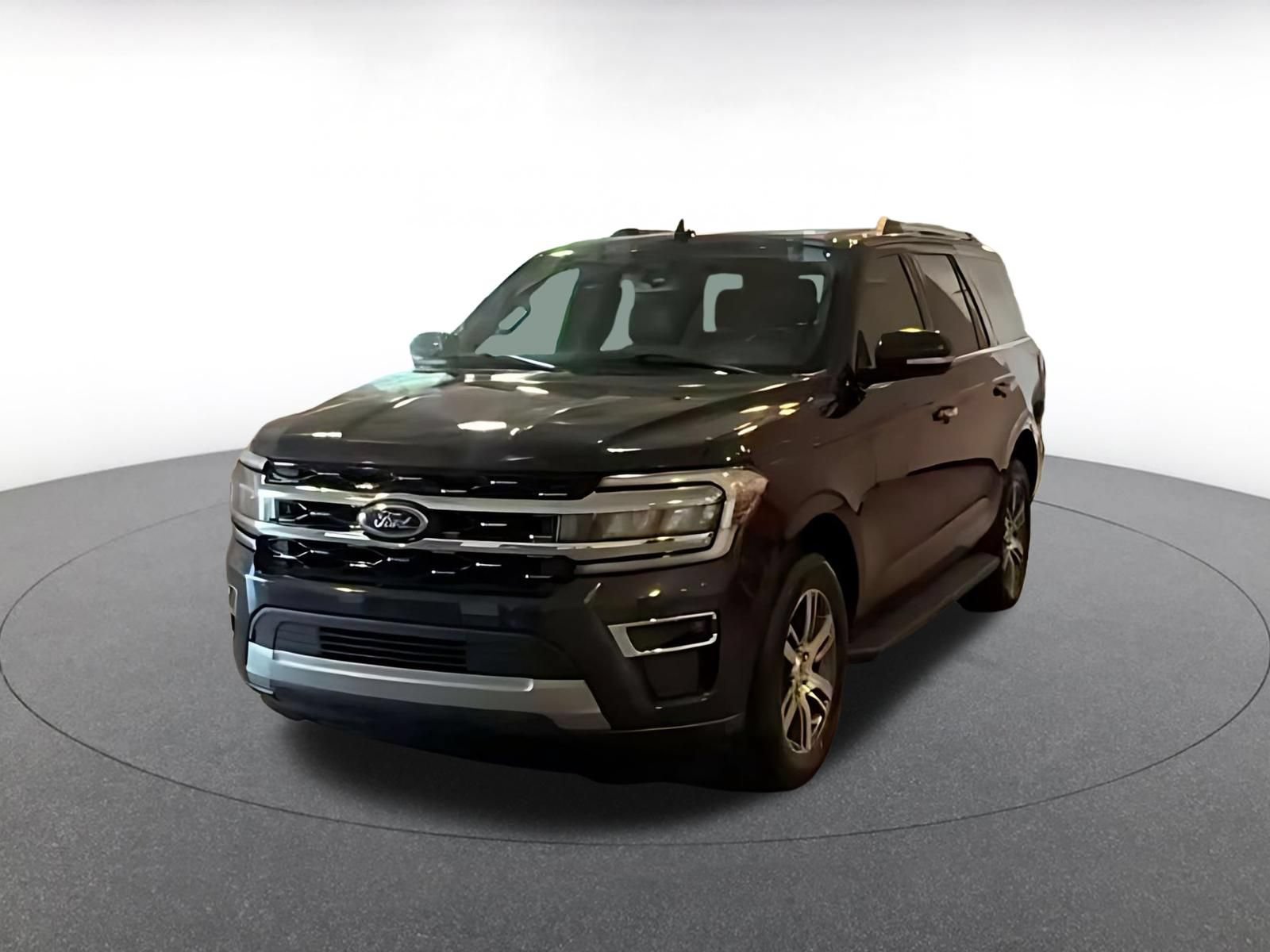 Used 2024 Ford Expedition Limited AWD/4WD image 3