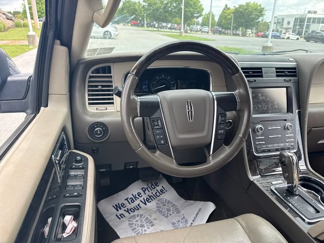 Used 2015 Lincoln Navigator 4WD image 16