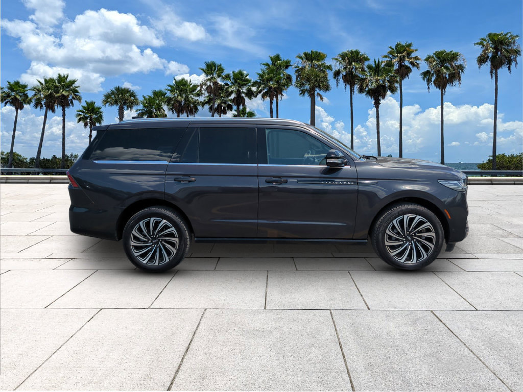 Used 2025 Lincoln Navigator Black Label AWD/4WD image 11