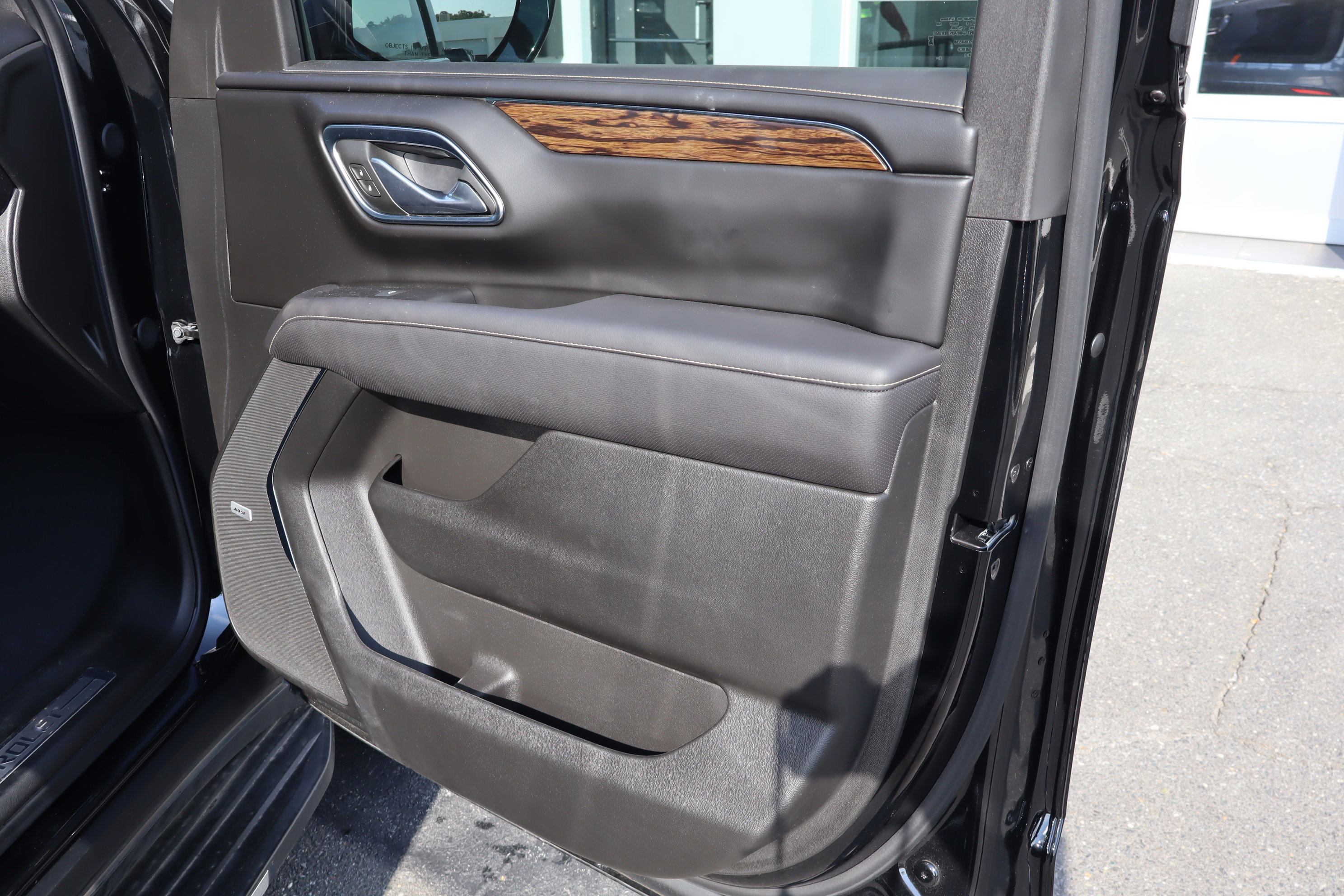 Certified 2024 Chevrolet Suburban Premier w/ Advanced Technology Package image 40