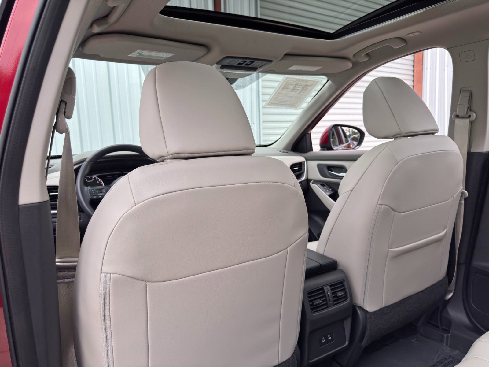 Used 2024 Nissan Rogue SV w/ SV Premium Package image 30