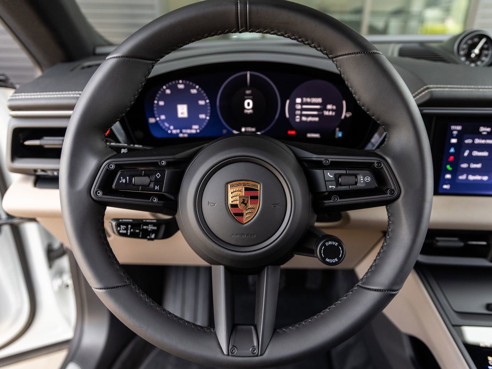 Certified 2025 Porsche Macan Electric image 25