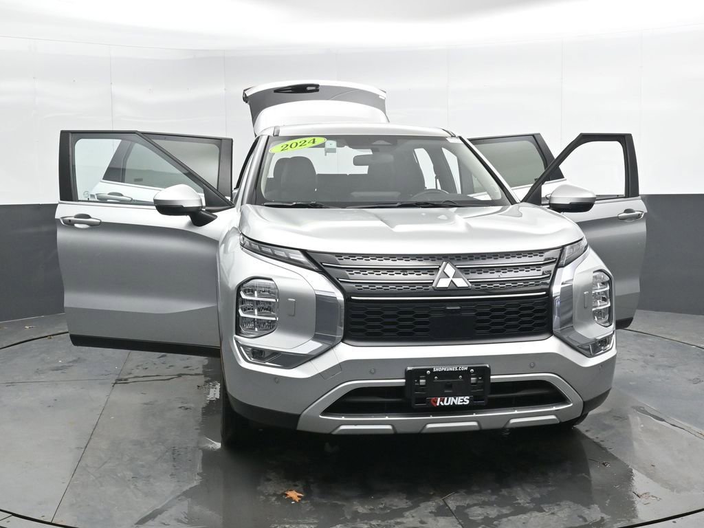 Used 2024 Mitsubishi Outlander SE image 51