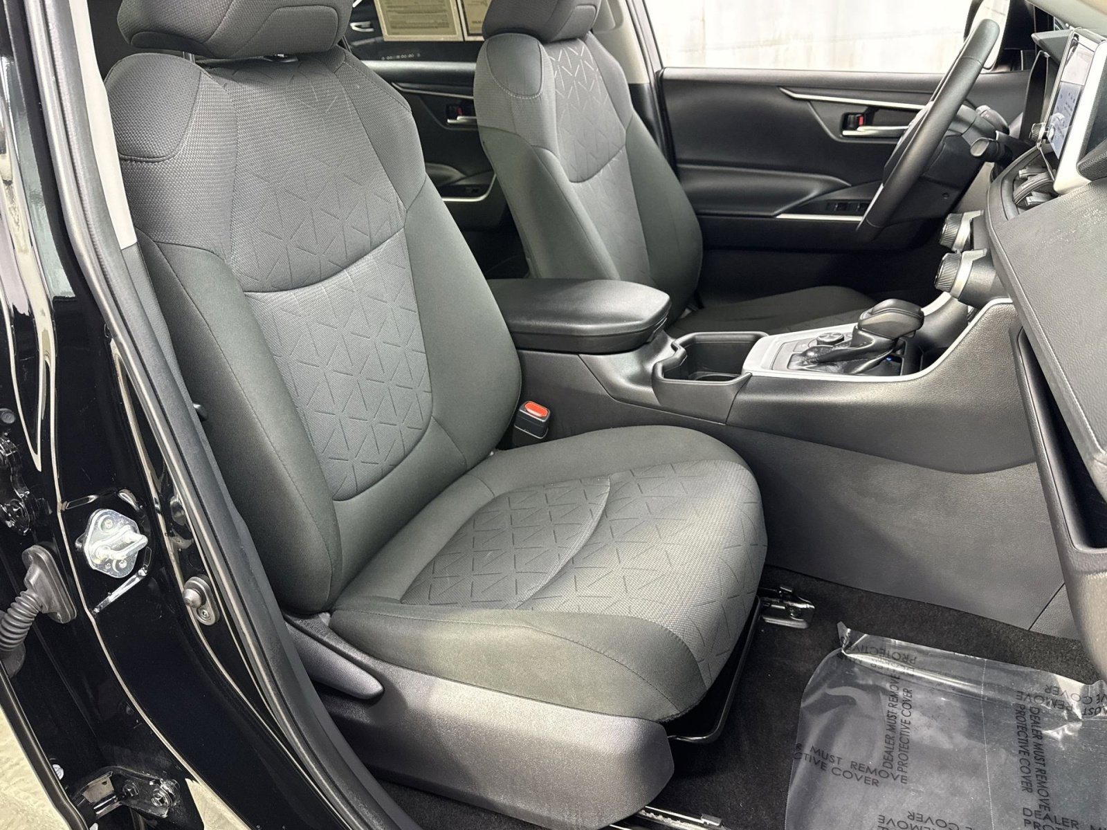 Used 2024 Toyota RAV4 XLE image 32