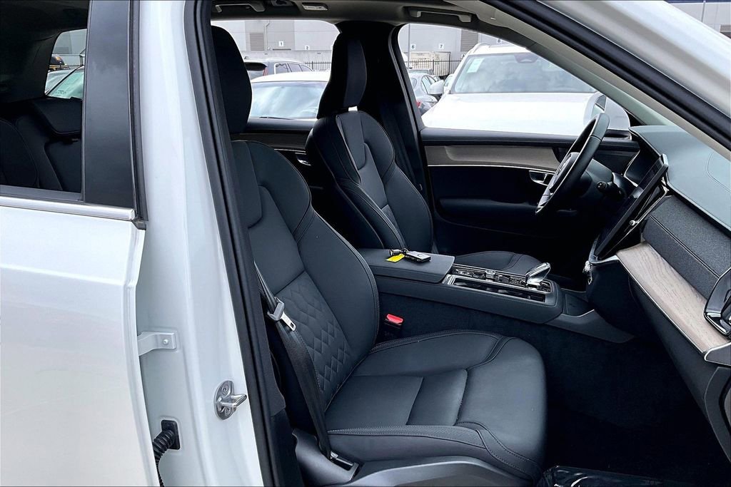 Certified 2025 Volvo XC90 T8 Plus w/ Protection Package Premier image 11