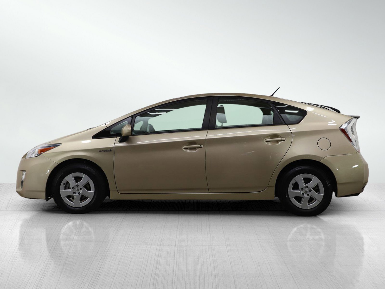 Used 2010 Toyota Prius Three image 2