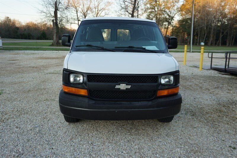 Used 2010 Chevrolet Express 1500 RWD image 4