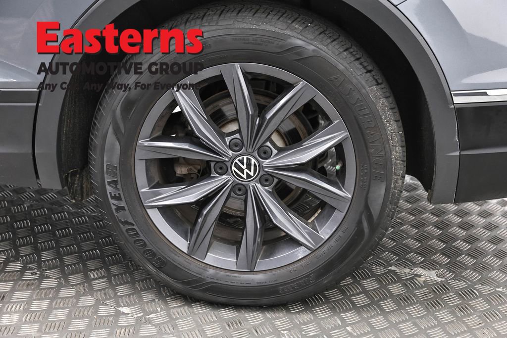 Used 2022 Volkswagen Tiguan SE w/ Panoramic Sunroof Package image 33
