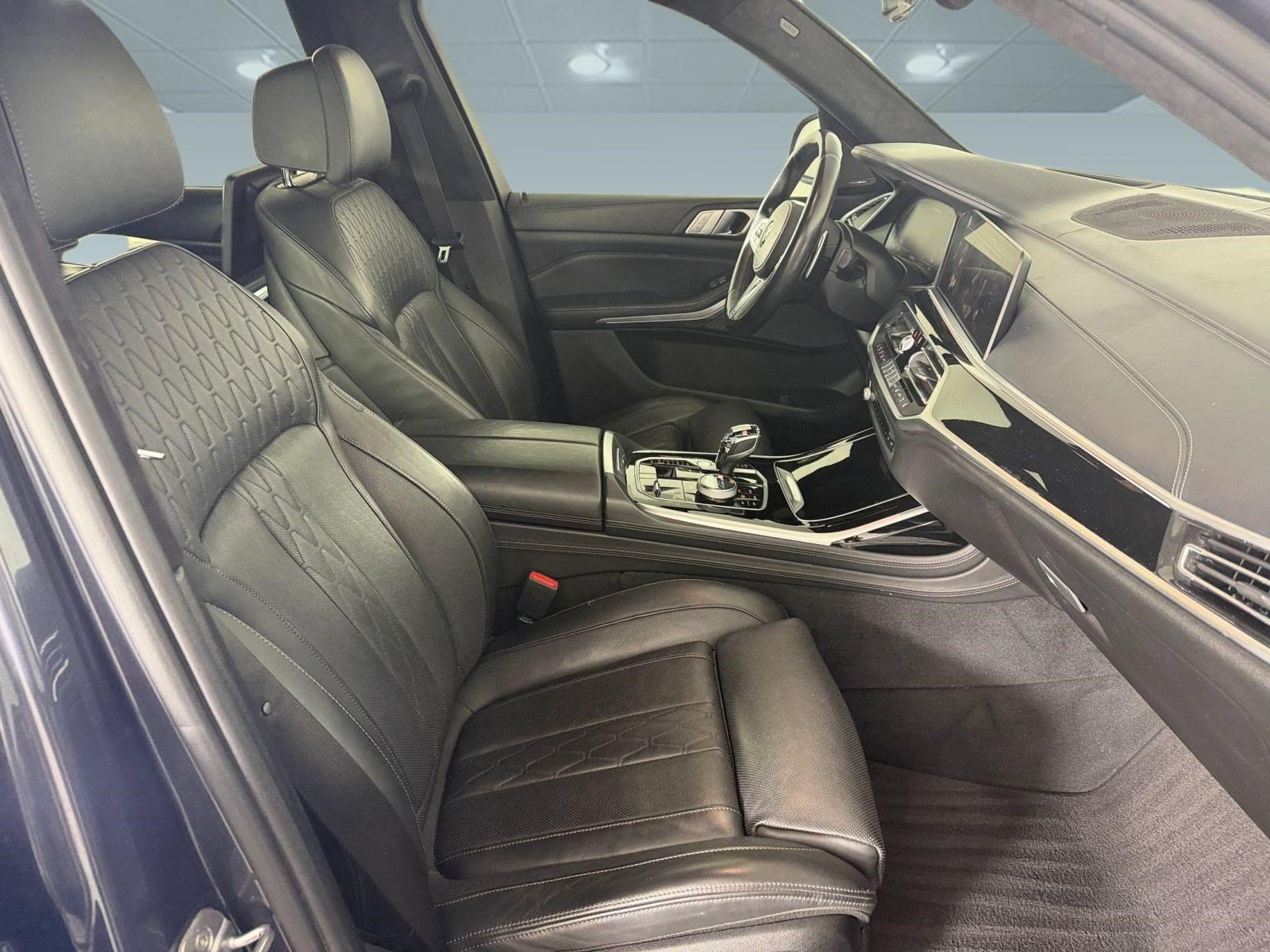 Used 2020 BMW X7 M50i w/ Executive Package AWD/4WD image 25