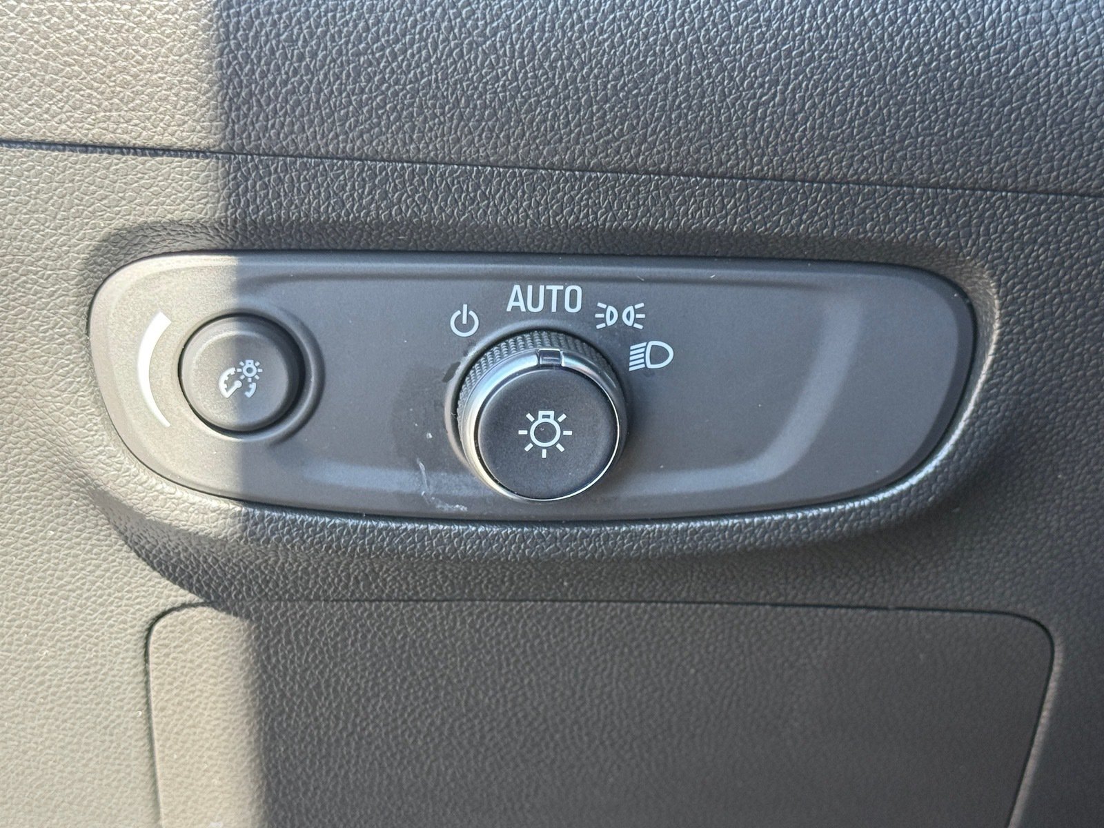 Used 2024 Buick Encore GX Preferred FWD image 23