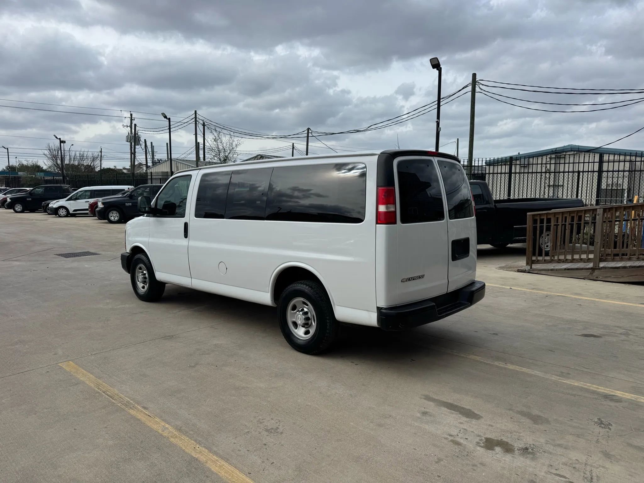 Used 2017 Chevrolet Express 2500 LS image 4