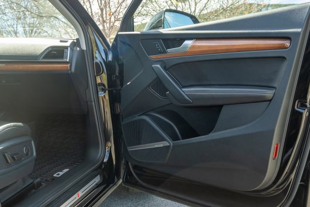 Used 2021 Audi Q5 e Premium Plus w/ Premium Plus Package image 27