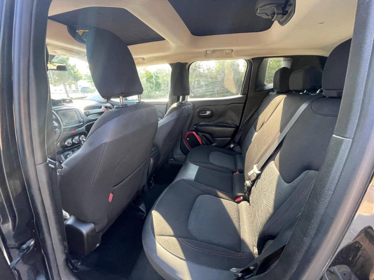 Used 2016 Jeep Renegade Trailhawk image 13