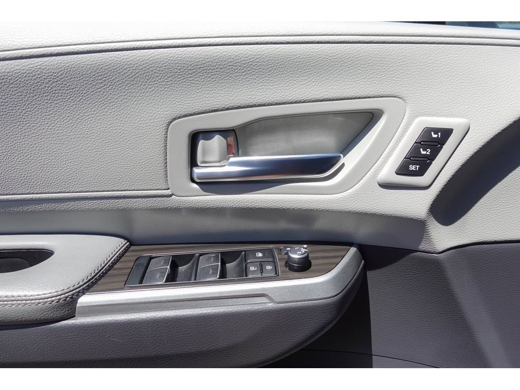 Certified 2023 Toyota Sienna Limited AWD/4WD image 12